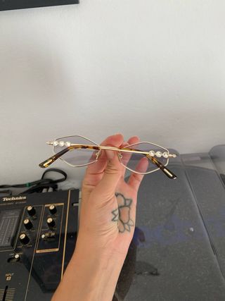 Gafas sol retro doradas