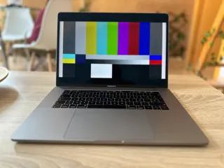 MacBook Pro 15" Touch Bar - Touch ID