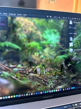 MacBook Pro 15" Touch Bar - Touch ID