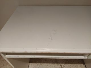 Escritorio Ikea blanco con cajón