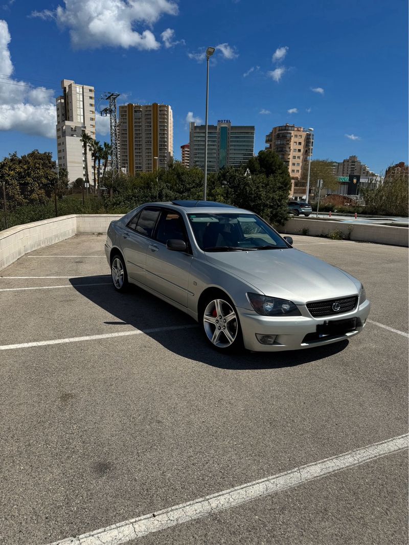 Lexus IS 200 turbo - foto 1