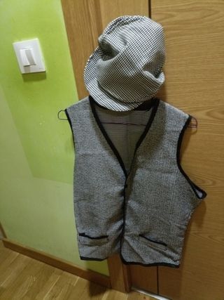 Traje chulapo: chaleco y gorra