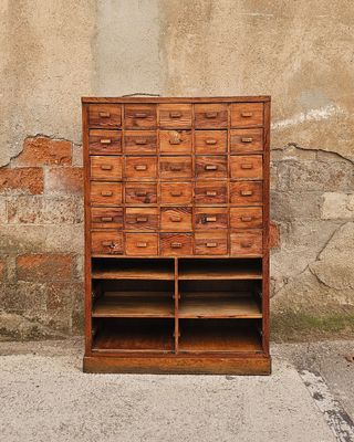 Mobili antichi a cassetti in legno