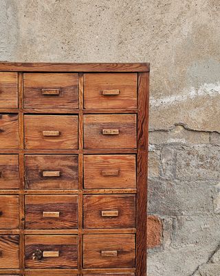 Mobili antichi a cassetti in legno