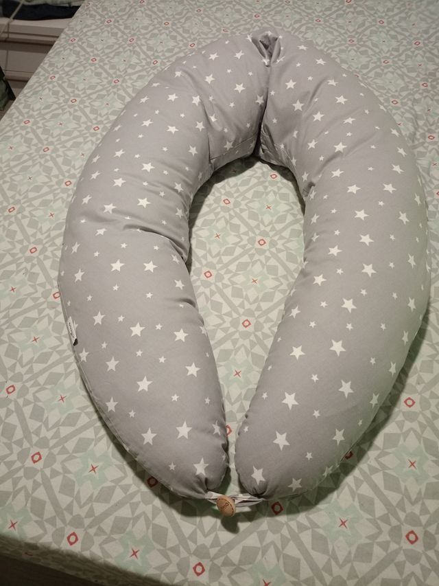 Cojín lactancia estrellas gris
