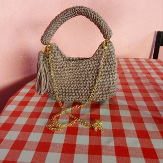 Bolso tejido con asa
