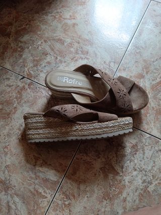 Sandalias de piel  REFRESH marrones - talla 39