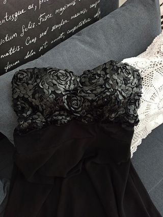 Abito nero décolleté Artigli