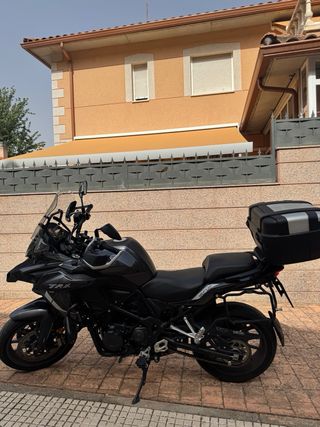 Benelli TRK 502 - Moto en perfecto estado