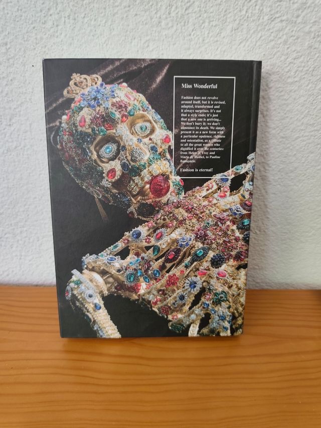 Libro THE SHOW Must Go On