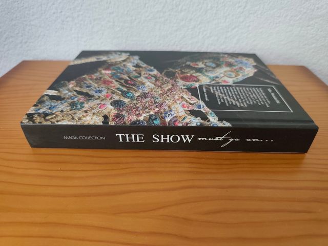 Libro THE SHOW Must Go On