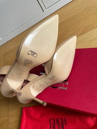 Salones Carolina Herrera Beige Talla 37