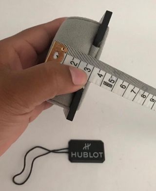 Reposapiés Hublot + etiqueta