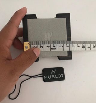 Reposapiés Hublot + etiqueta
