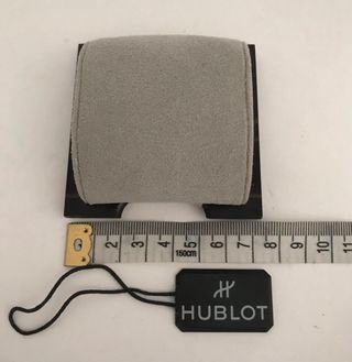 Reposapiés Hublot + etiqueta