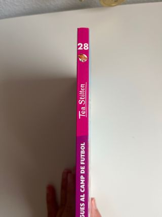 Cinc amigues al camp de futbol