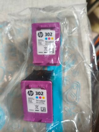 2 Cartuchos HP 302 (Tri-color) medio usados.