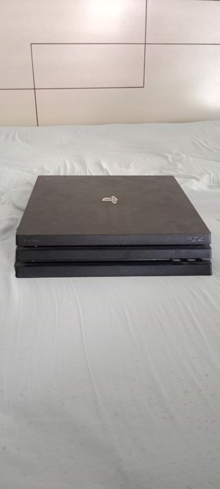 PS4 Pro (PlayStation 4) negra