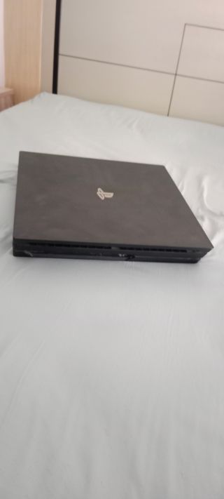 PS4 Pro (PlayStation 4) negra