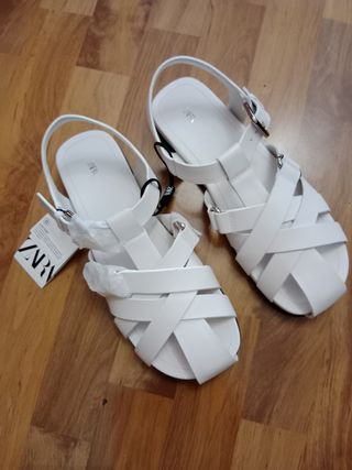 Sandalias Zara blancas piel