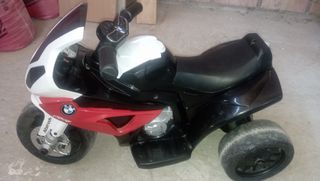 Moto eléctrica infantil BMW
