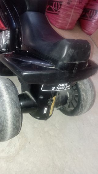 Moto eléctrica infantil BMW