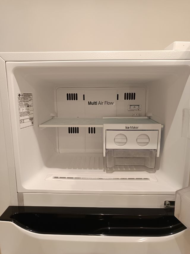 Nevera LG blanca - casi nueva