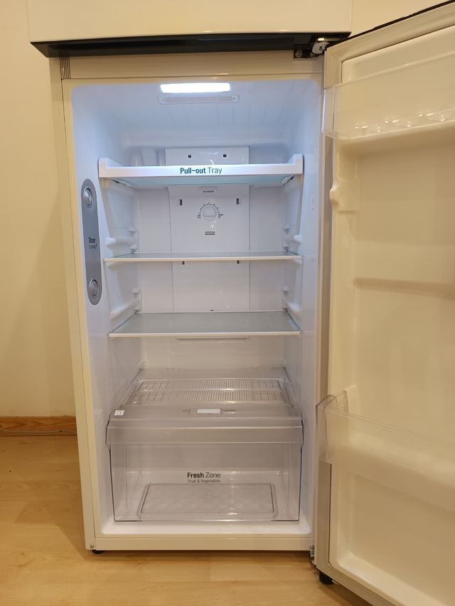 Nevera LG blanca - casi nueva