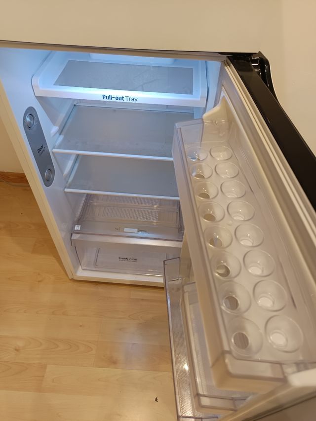 Nevera LG blanca - casi nueva