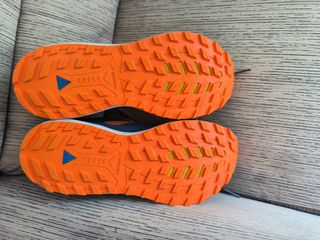 Zapatillas Brooks cascadia 14- Azul y Naranja