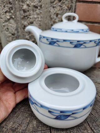 Teiera e zuccheriera porcellana blu e bianca