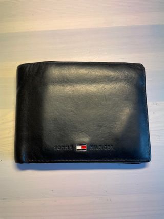 Cartera Tommy Hilfiger negra