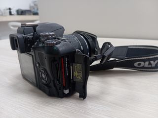 OLYMPUS E-410 Cámara réflex digital