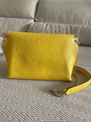 Bolso Loewe amarillo