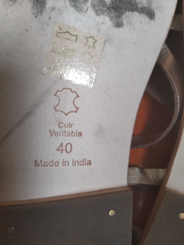 Sandalias planas doradas