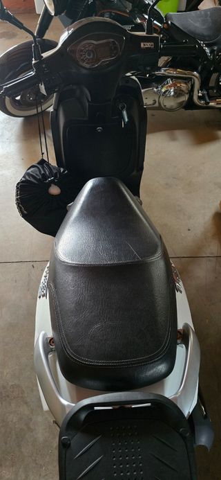 Scooter Peugeot Tweet 125 - Blanco