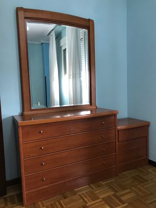 Tocador madera marrón con espejo