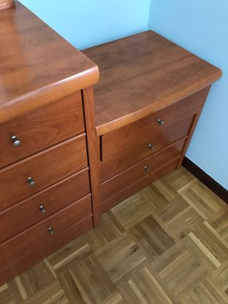 Tocador madera marrón con espejo