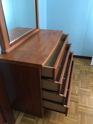 Tocador madera marrón con espejo
