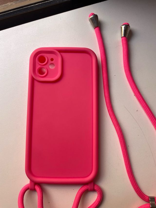 Funda iPhone 11 rosa con cordón
