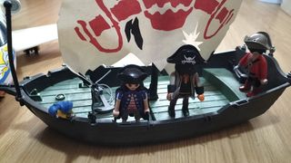 Playmobil pirata, barco, fortaleza y avión 
