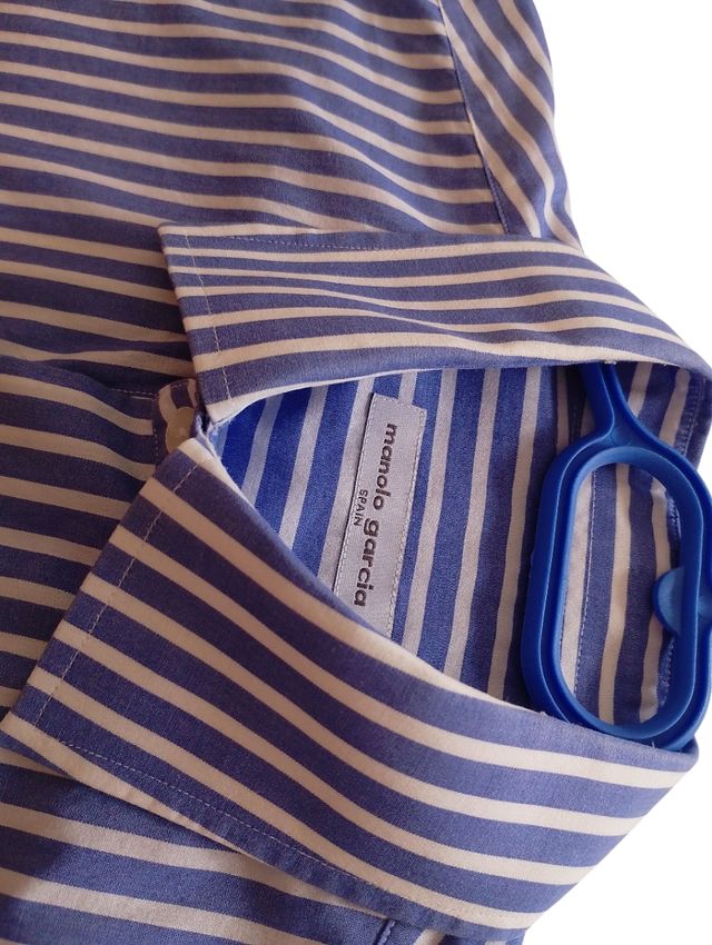 Camisa de rayas azules