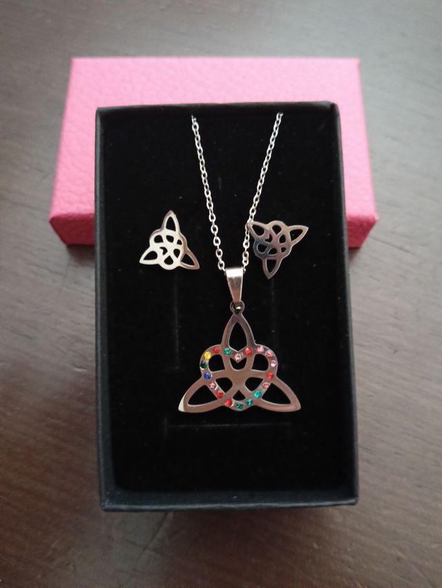 Collar y pendientes regalo