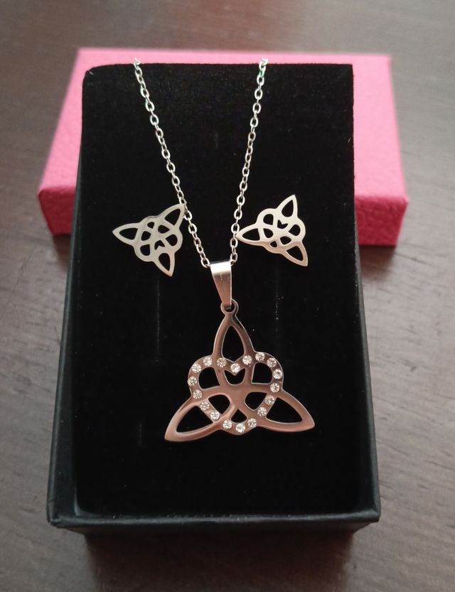 Collar y pendientes regalo