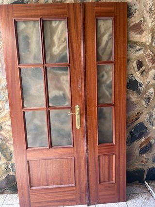 Puertas dobles de madera