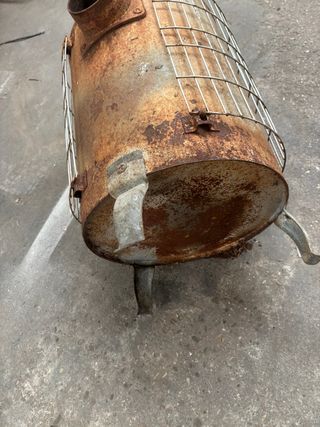 Estufa leña antigua metálica
