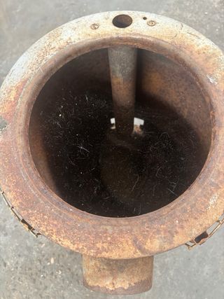 Estufa leña antigua metálica