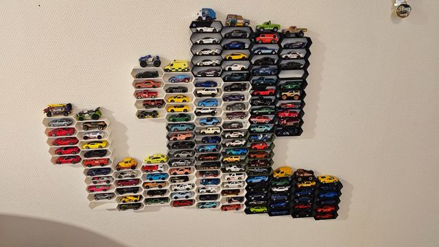 Estantería hexagonal Hot Wheels