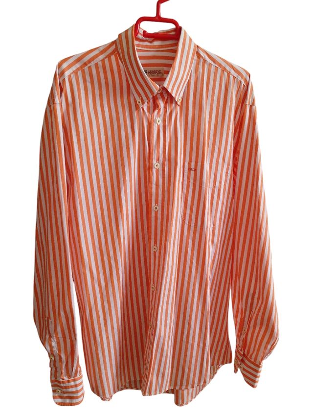 Camisa de rayas naranjas
