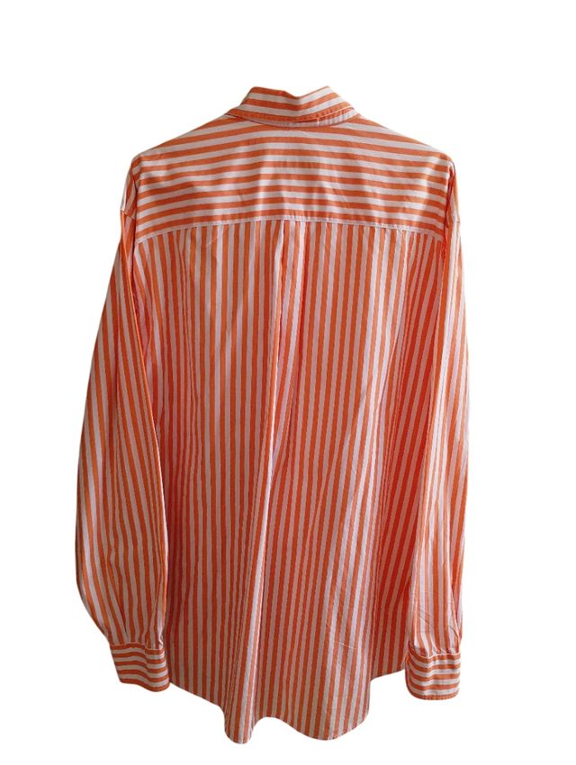 Camisa de rayas naranjas